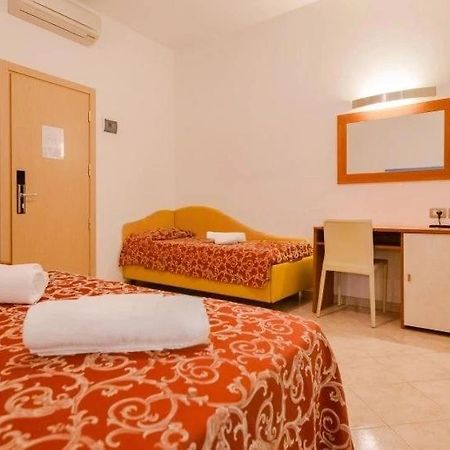 Hotel Ivana Misano Adriatico Kültér fotó