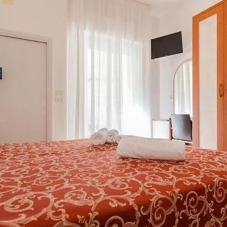 Hotel Ivana Misano Adriatico Kültér fotó