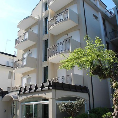 Hotel Ivana Misano Adriatico Kültér fotó