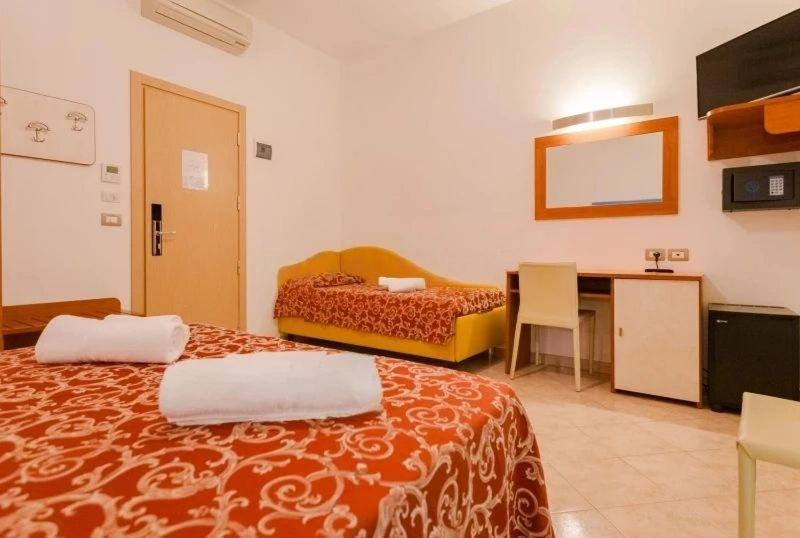 Hotel Ivana Misano Adriatico Kültér fotó