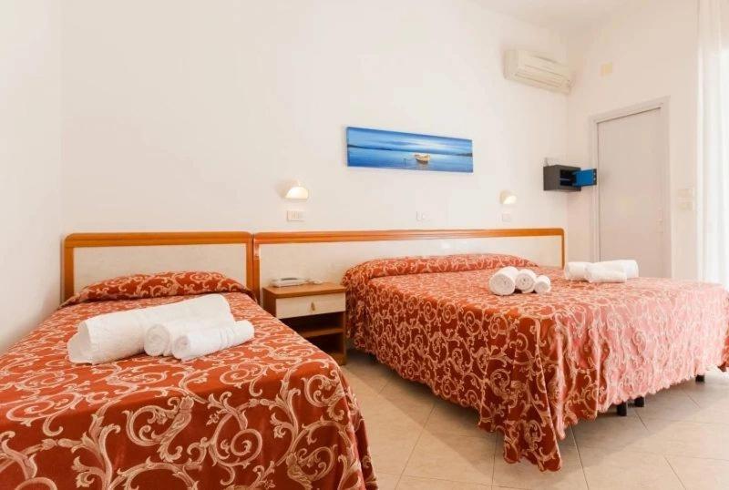 Hotel Ivana Misano Adriatico Kültér fotó