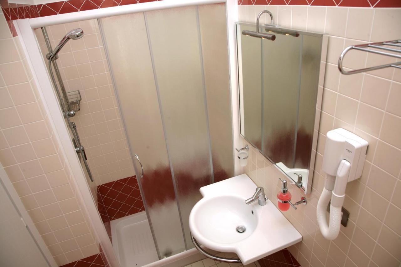 Hotel Ivana Misano Adriatico Kültér fotó