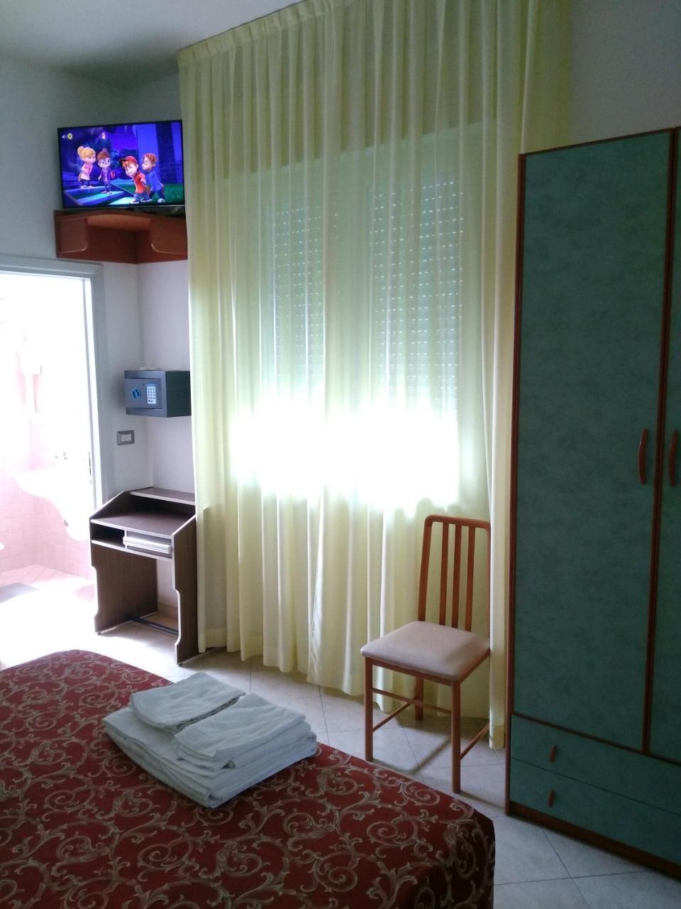 Hotel Ivana Misano Adriatico Kültér fotó
