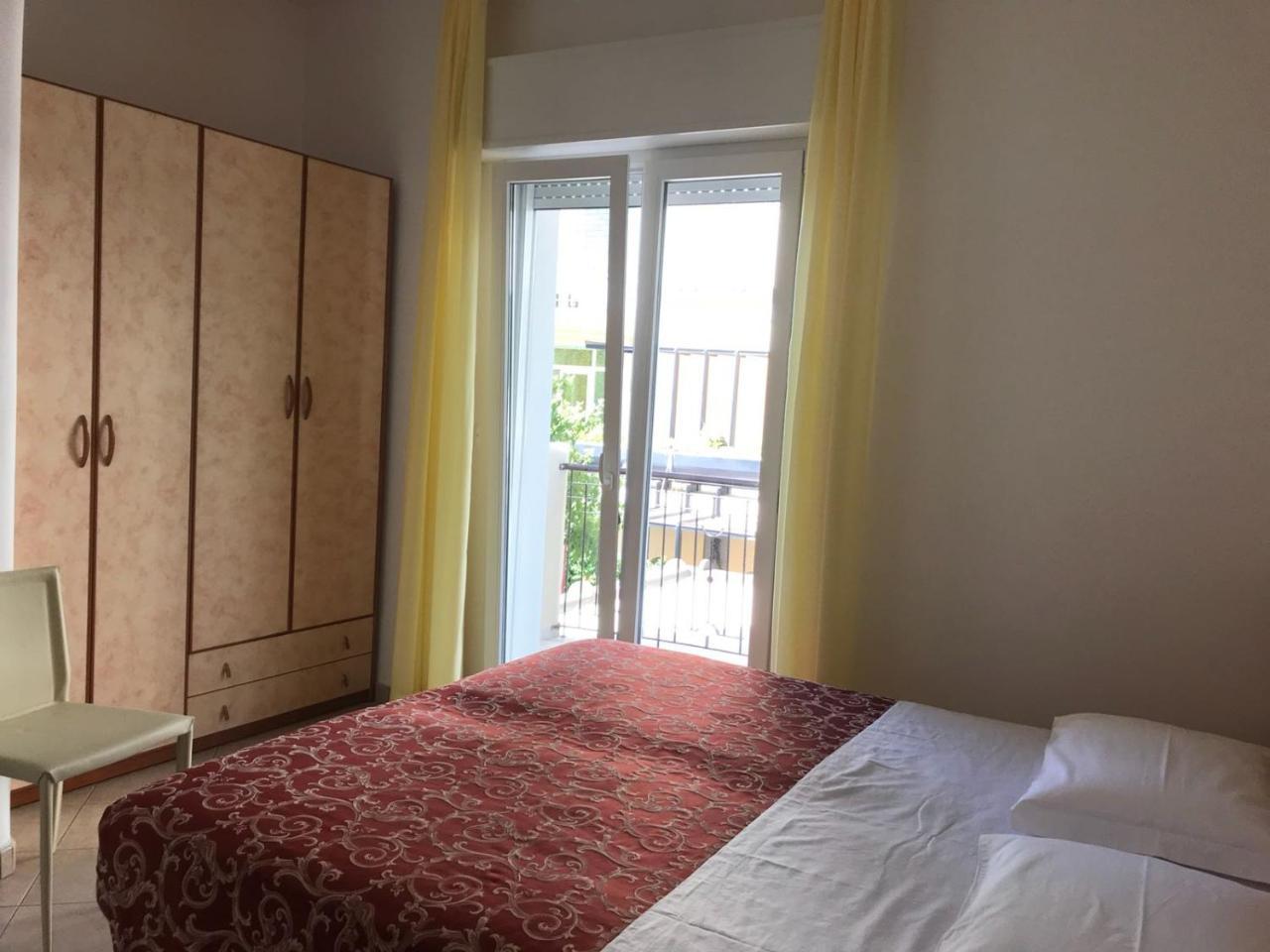 Hotel Ivana Misano Adriatico Kültér fotó