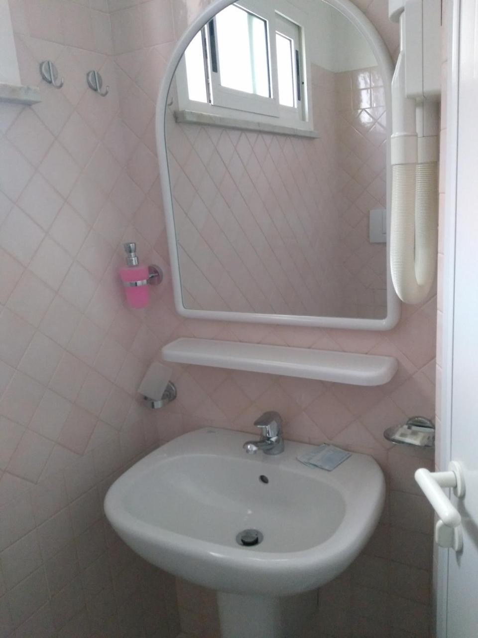Hotel Ivana Misano Adriatico Kültér fotó