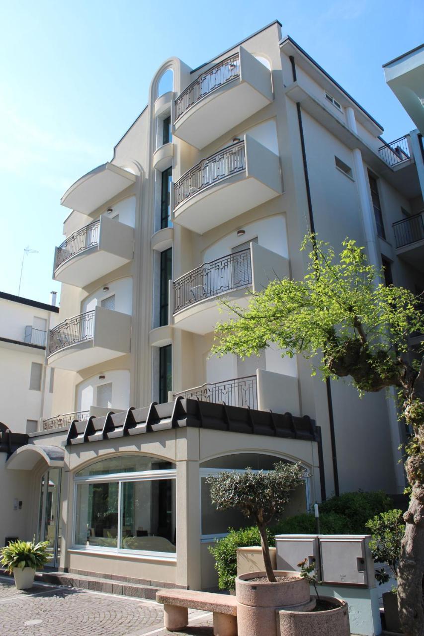 Hotel Ivana Misano Adriatico Kültér fotó