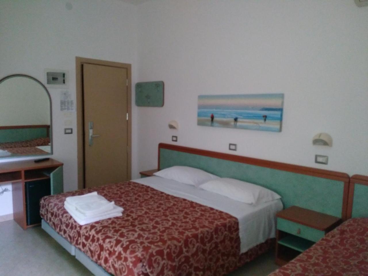 Hotel Ivana Misano Adriatico Kültér fotó